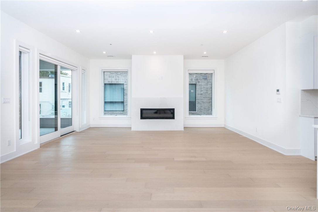 110 Chatsworth Avenue, Unit 401 photo 22