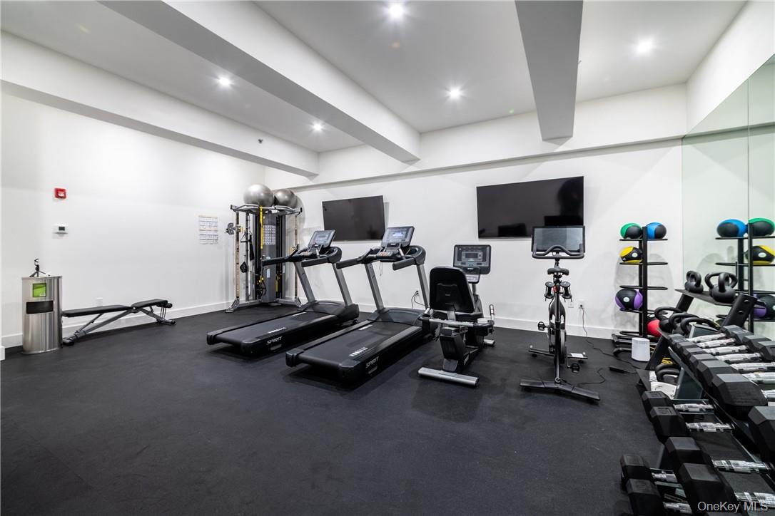 110 Chatsworth Avenue, Unit 401 photo 25