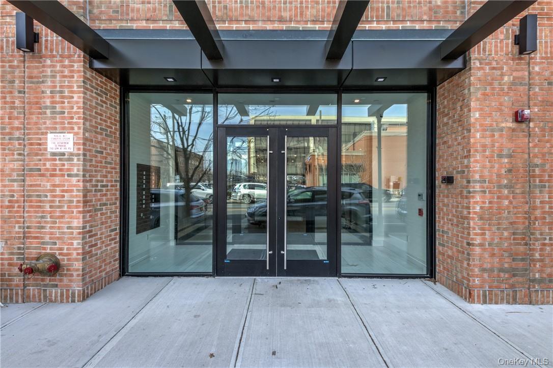110 Chatsworth Avenue, Unit 401 photo 3