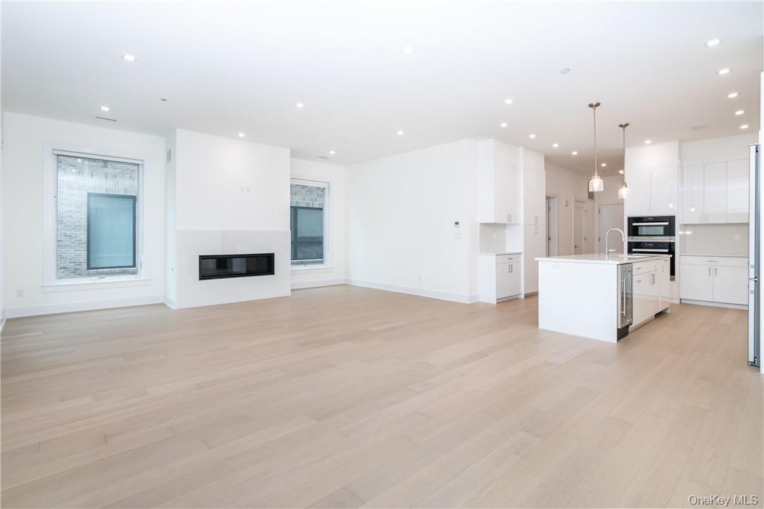 110 Chatsworth Avenue, Unit 401 photo 23