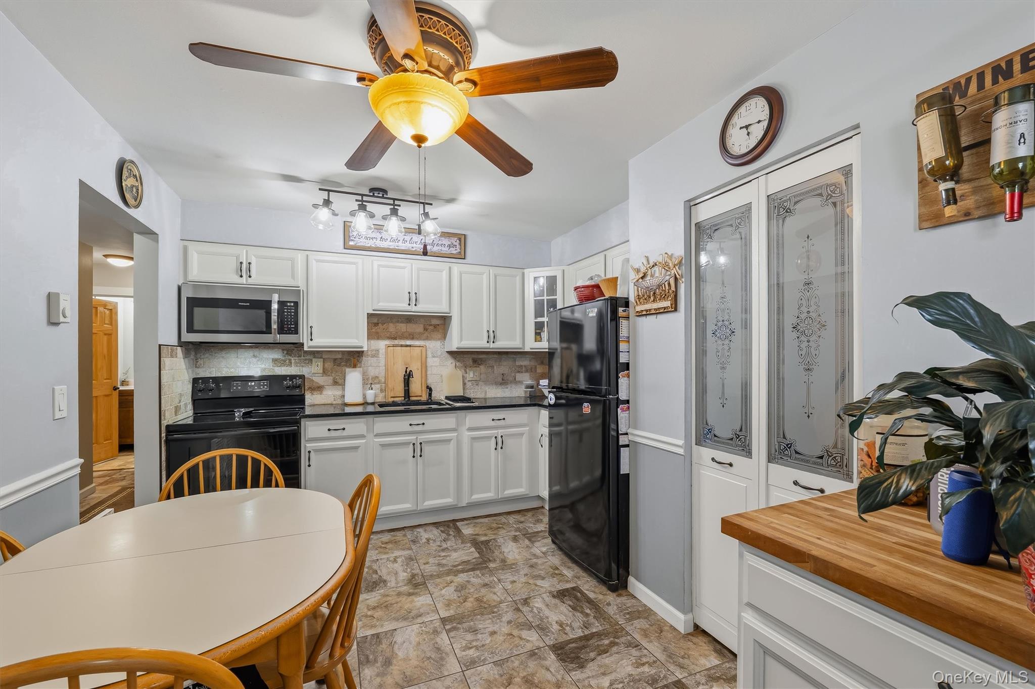 1 Kings Court, Unit A photo 5