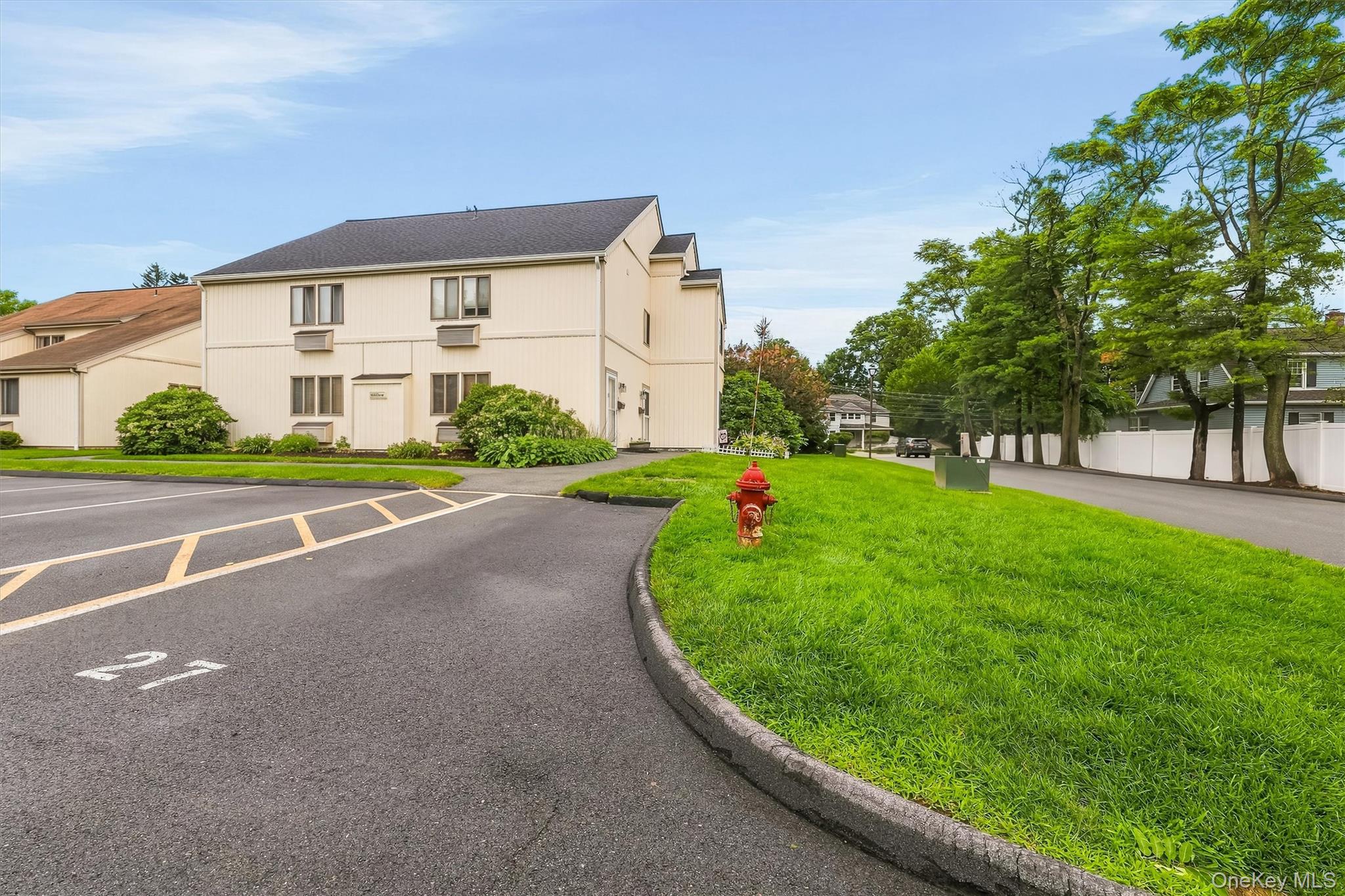 1 Kings Court, Unit A photo 2