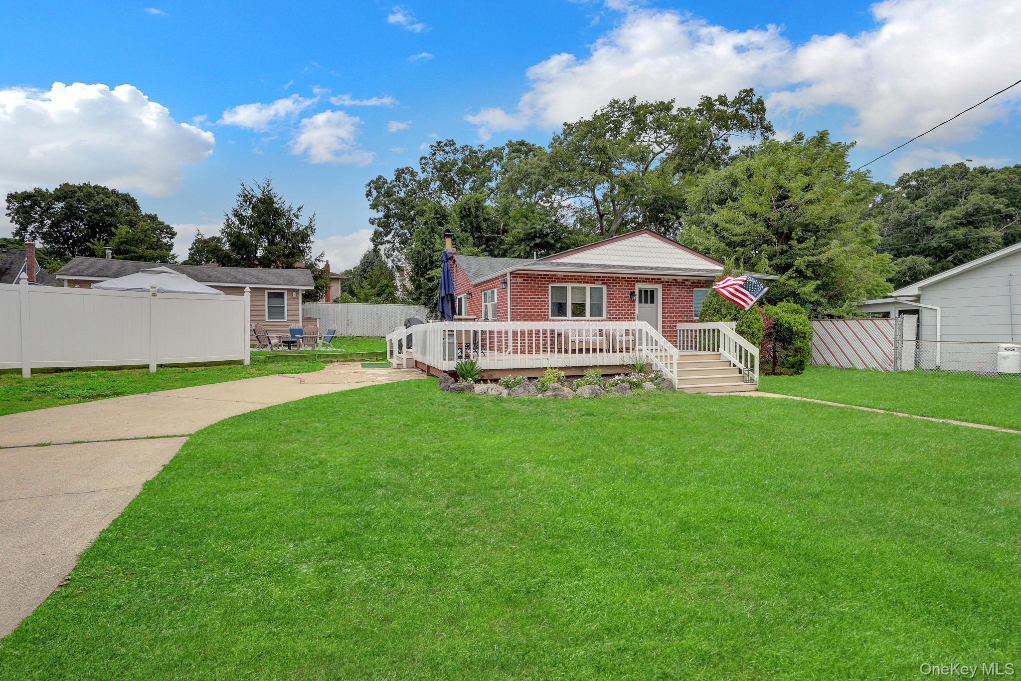 629 East Drive – For Sale photo 2
