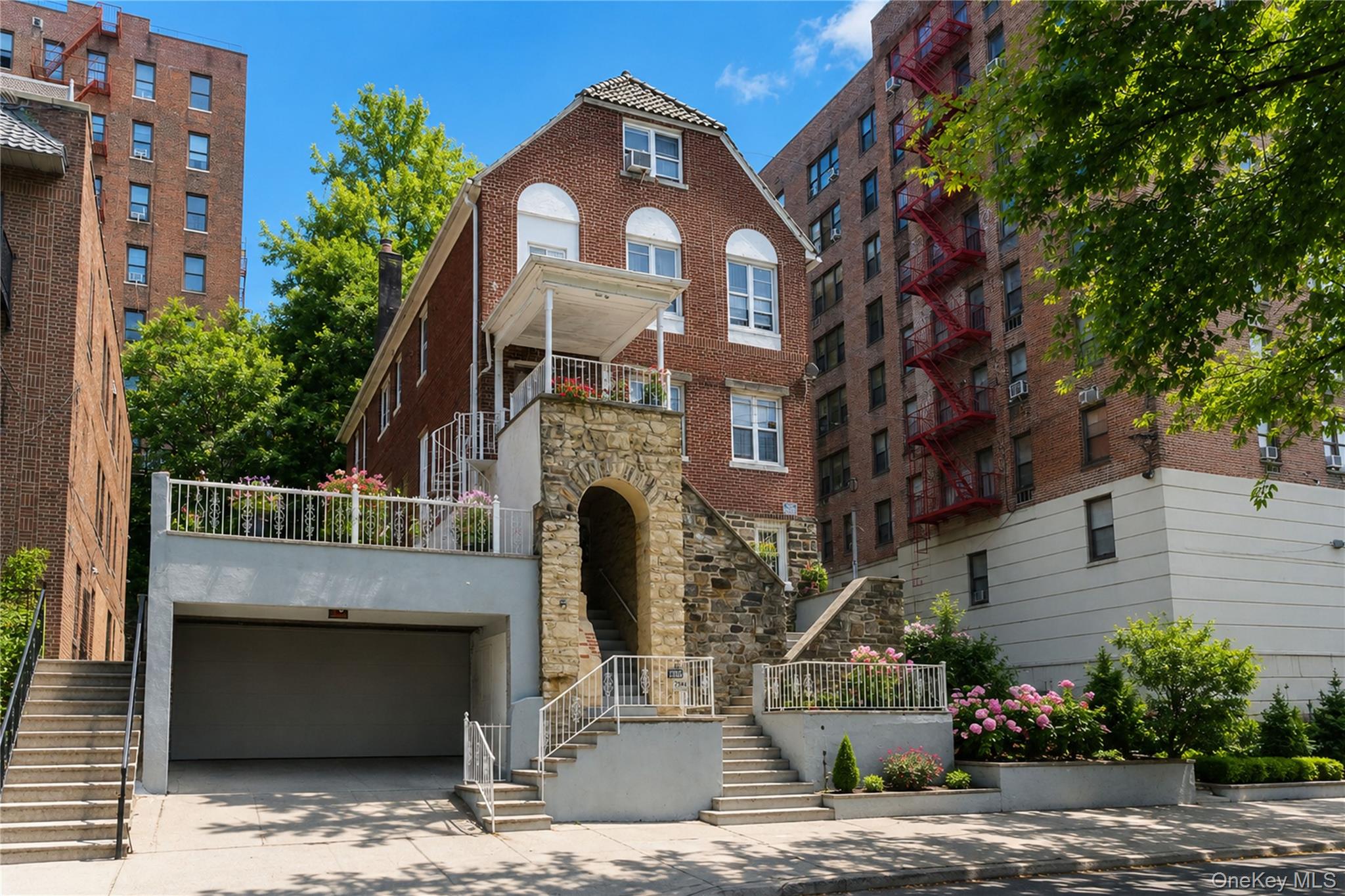 2854 Kingsbridge Terrace – For Sale