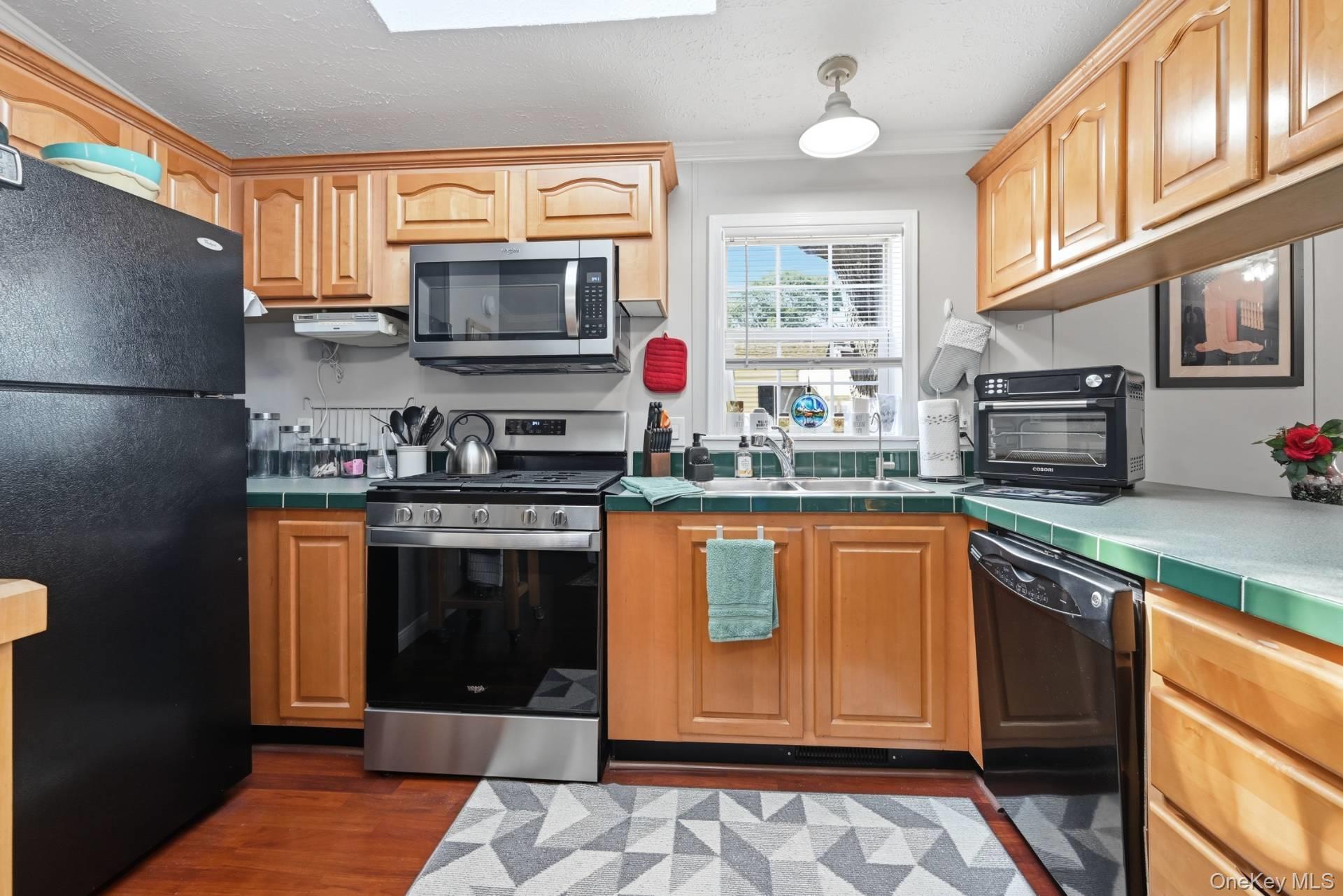 37 Hubbard Avenue, Unit 84 photo 5