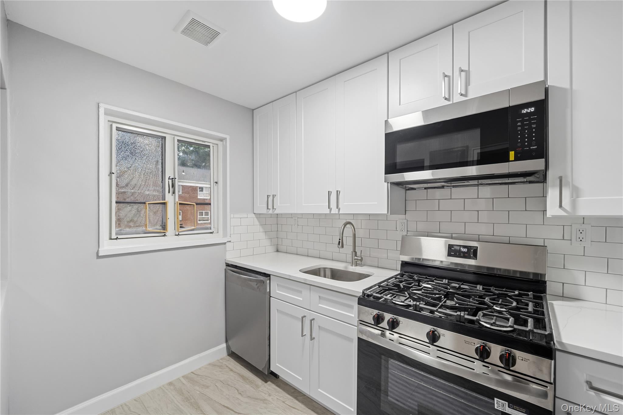 226-29 Manor Road, Unit #2 photo 4