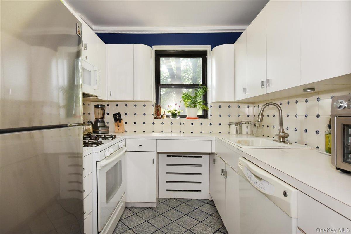 143-50 Hoover Avenue, Unit 104 photo 6