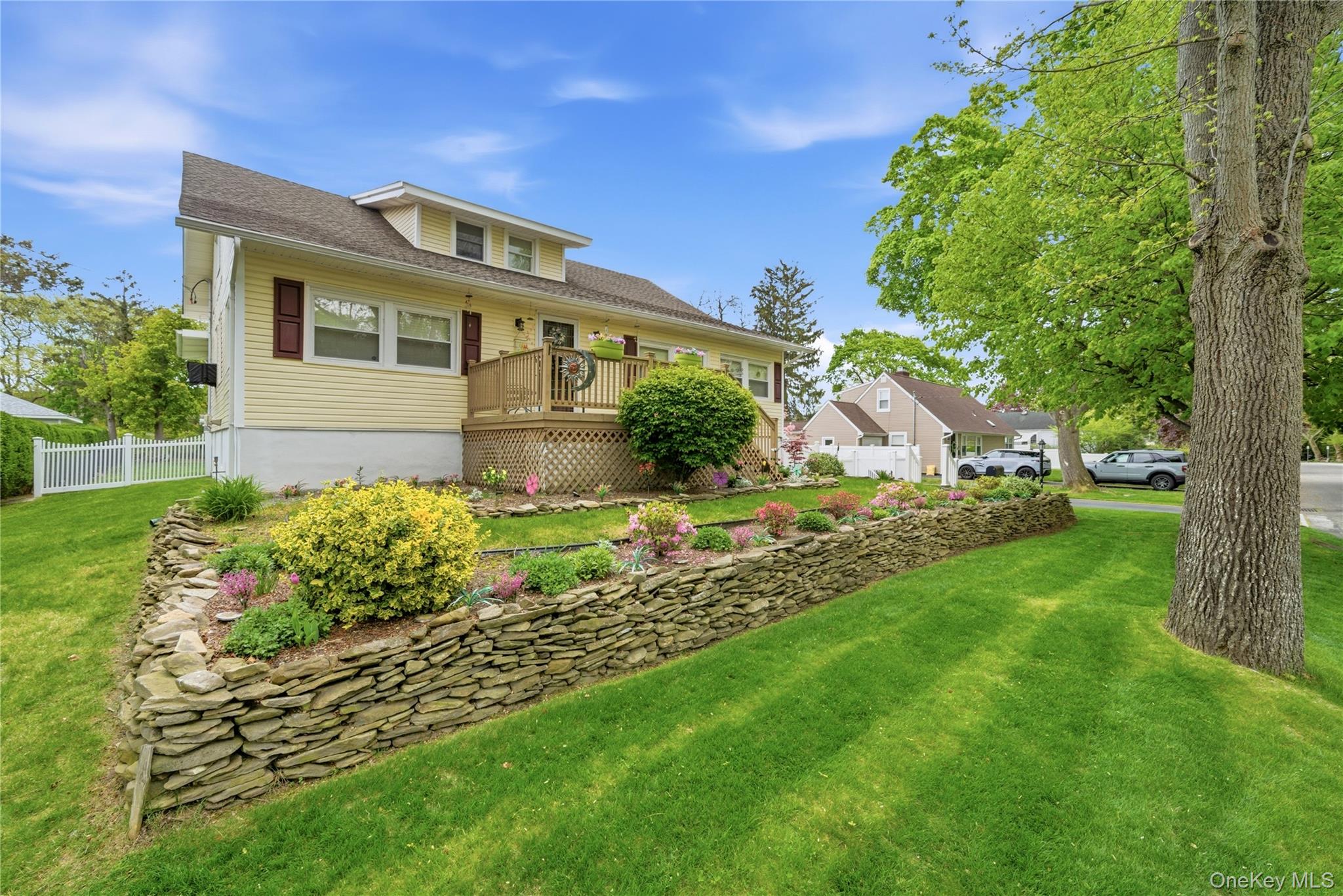 414 Potter Boulevard – For Sale photo 2