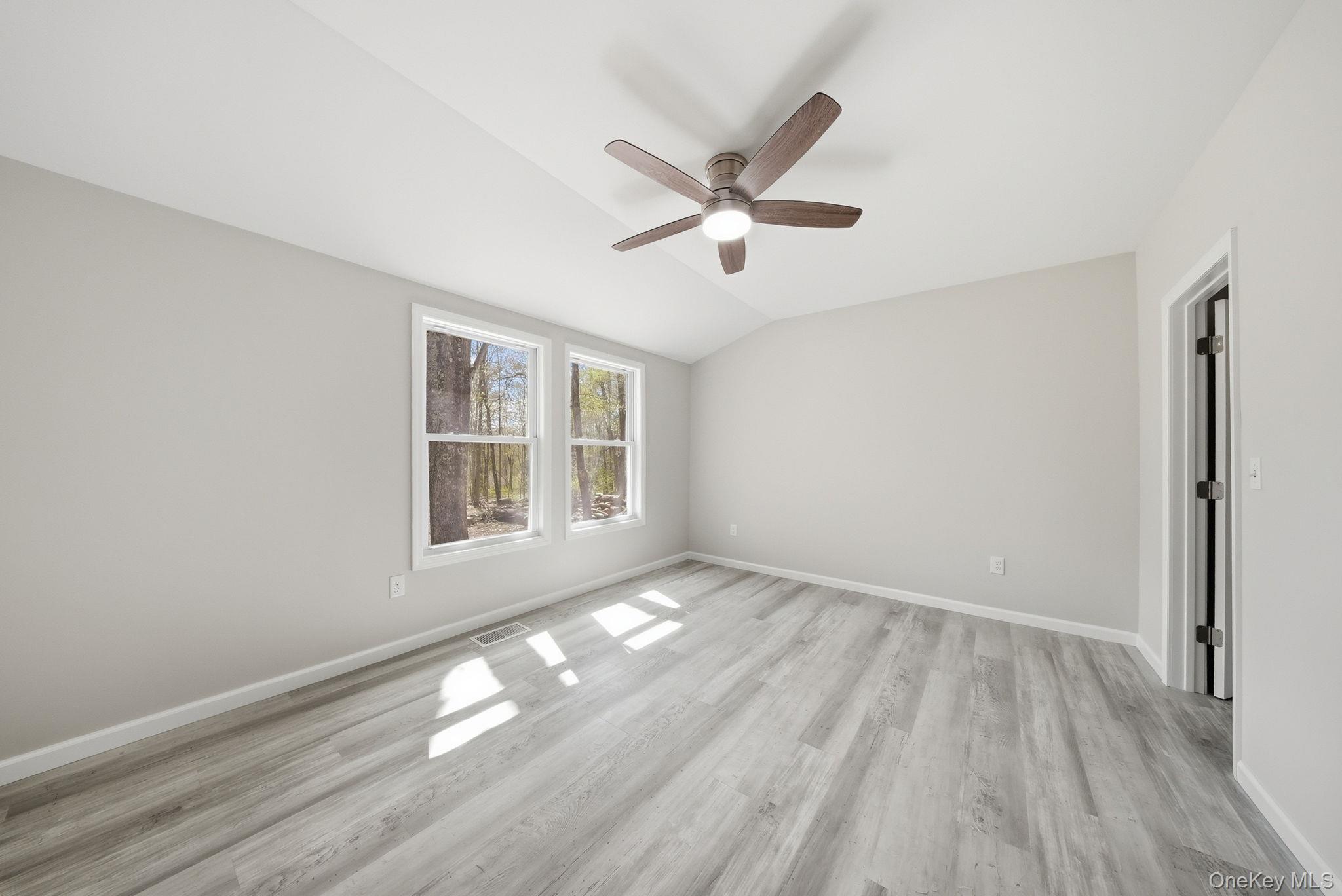 24 Farmingdale Lane – For Sale photo 12