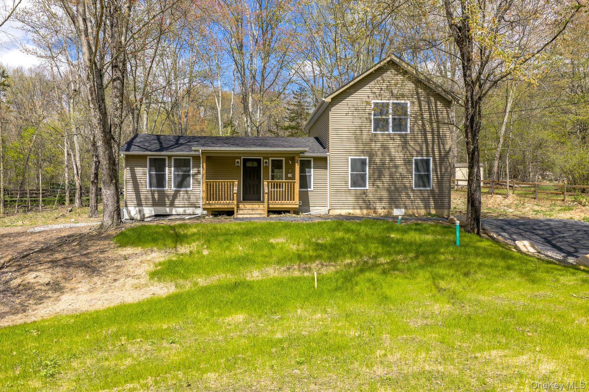 24 Farmingdale Lane – For Sale