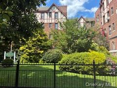 160-15 Powells Cove Boulevard, Unit E301 photo 2