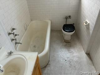 160-15 Powells Cove Boulevard, Unit E301 photo 14