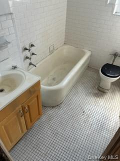 160-15 Powells Cove Boulevard, Unit E301 photo 9