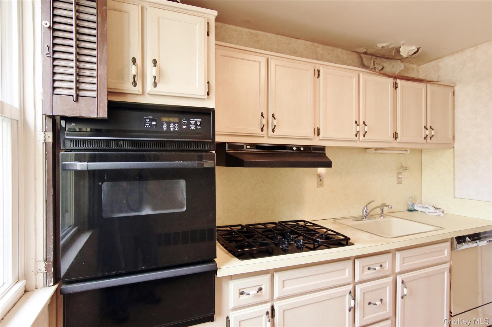 35 Avon Circle, Unit A photo 19