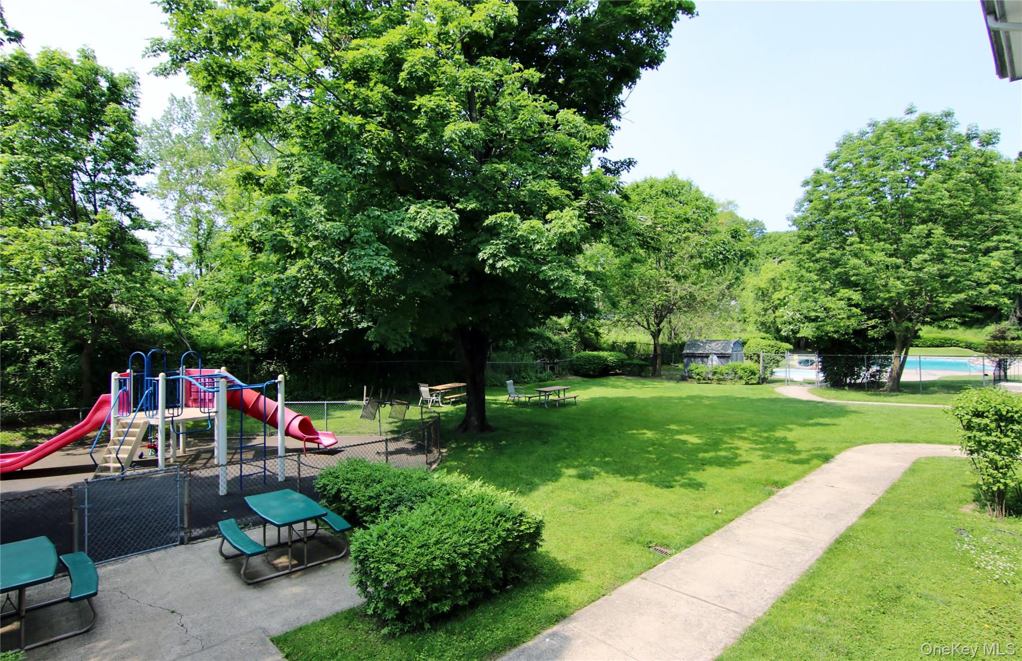 35 Avon Circle, Unit A photo 5