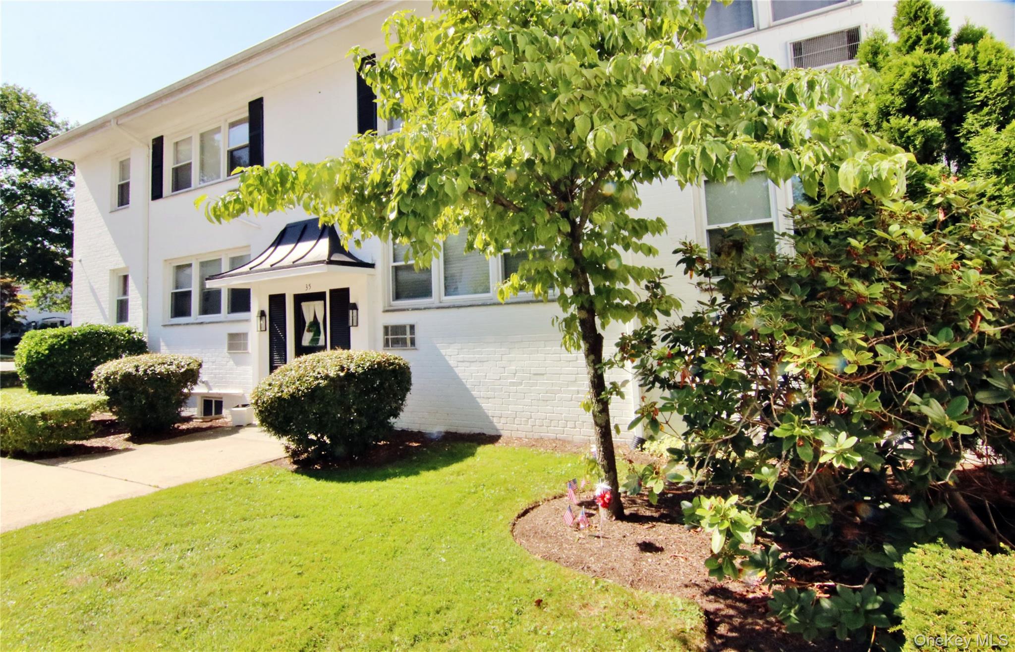 35 Avon Circle, Unit A photo 6