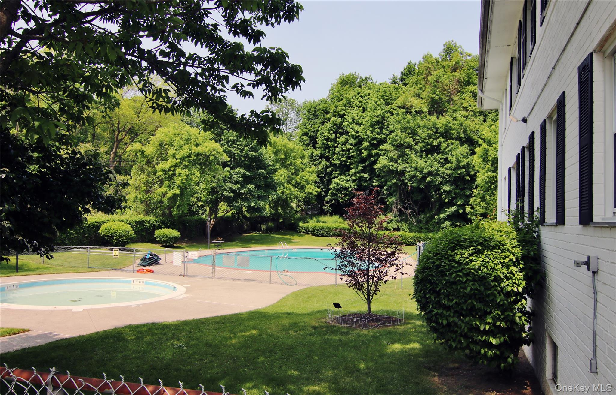 35 Avon Circle, Unit A photo 4