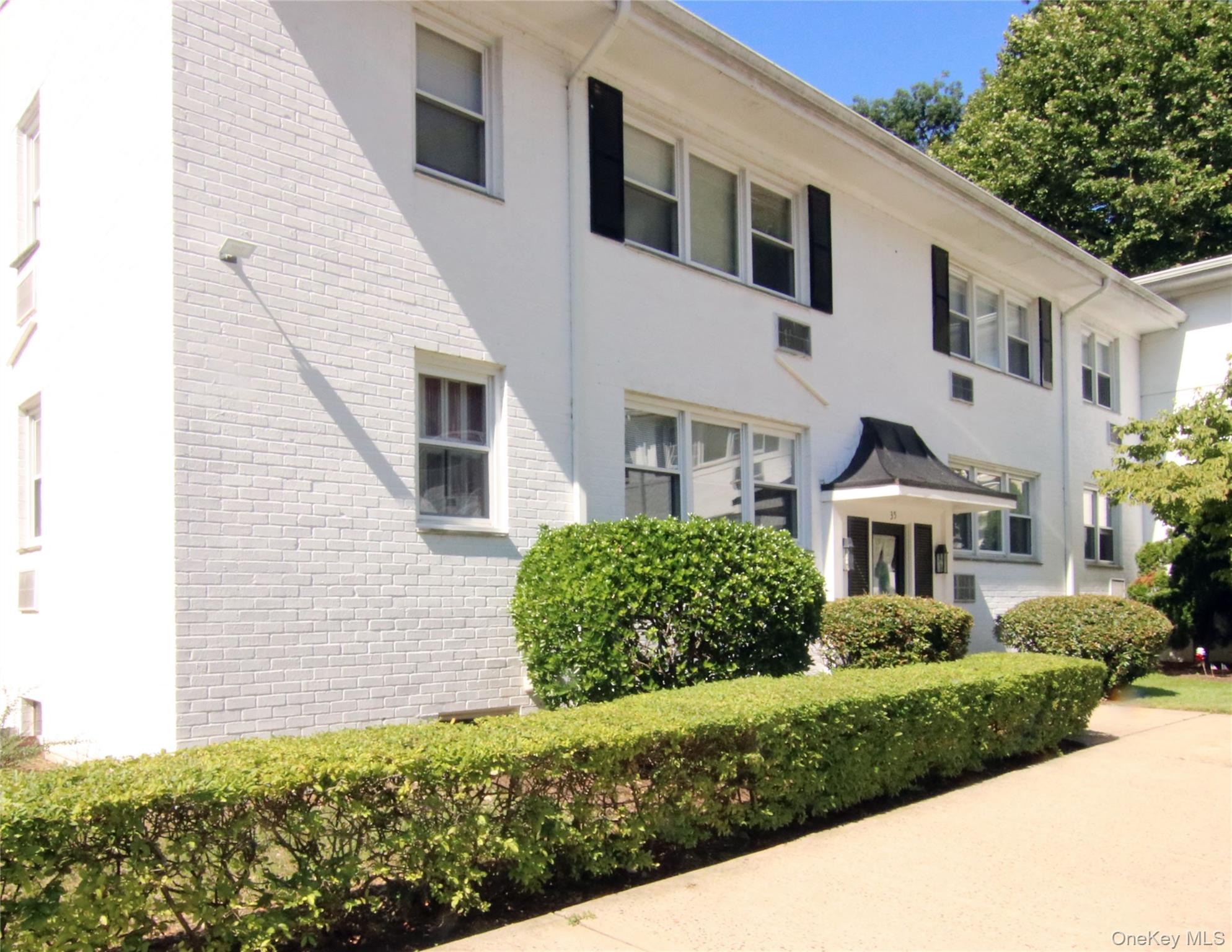 35 Avon Circle, Unit A photo 3