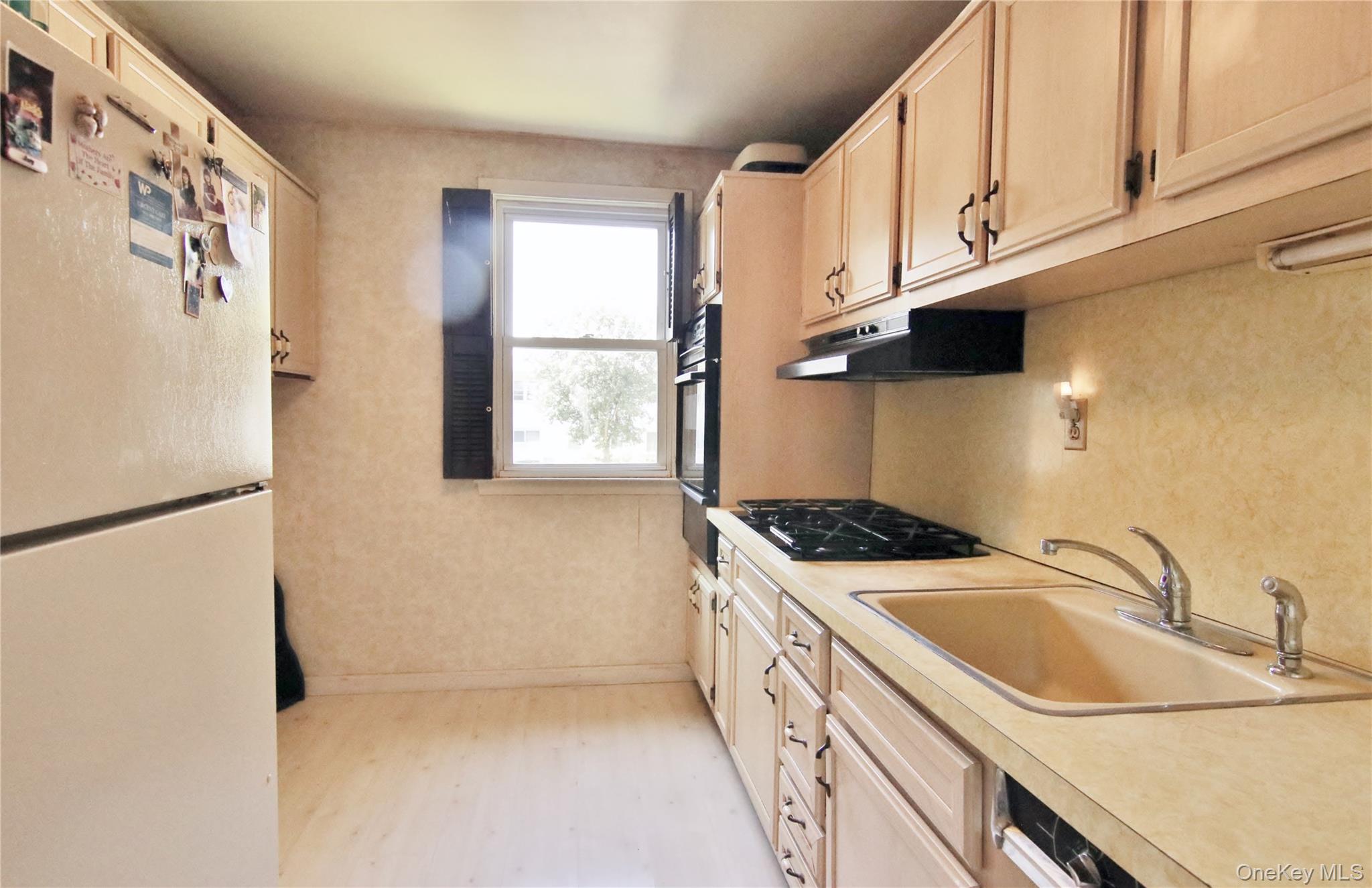 35 Avon Circle, Unit A photo 18