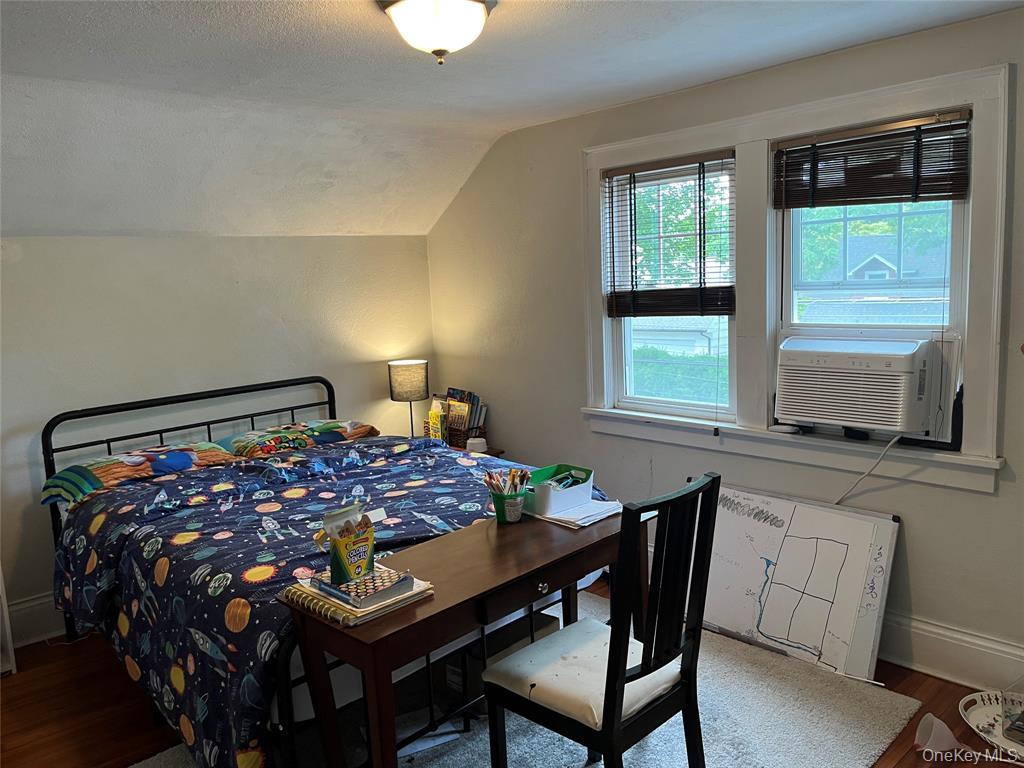 25 Willow Avenue – For Rent photo 11