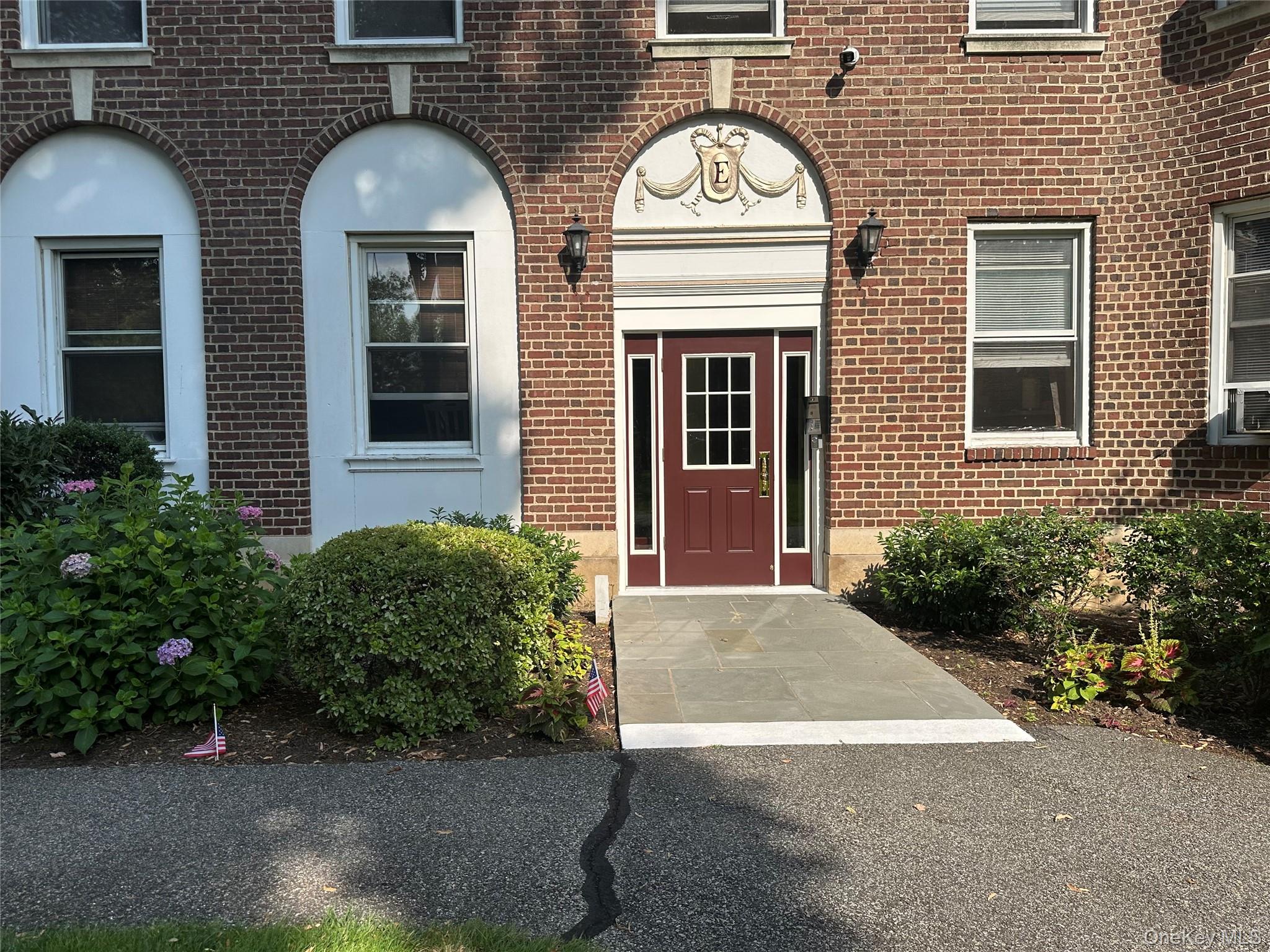 445 Gramatan Avenue, Unit EB1 photo 3
