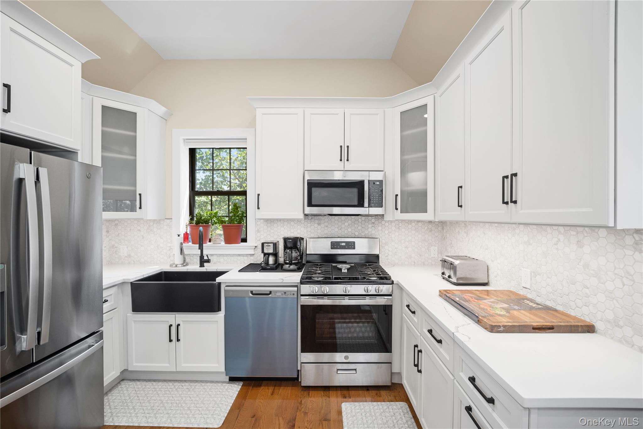 180 Davis Avenue, Unit 12A photo 9