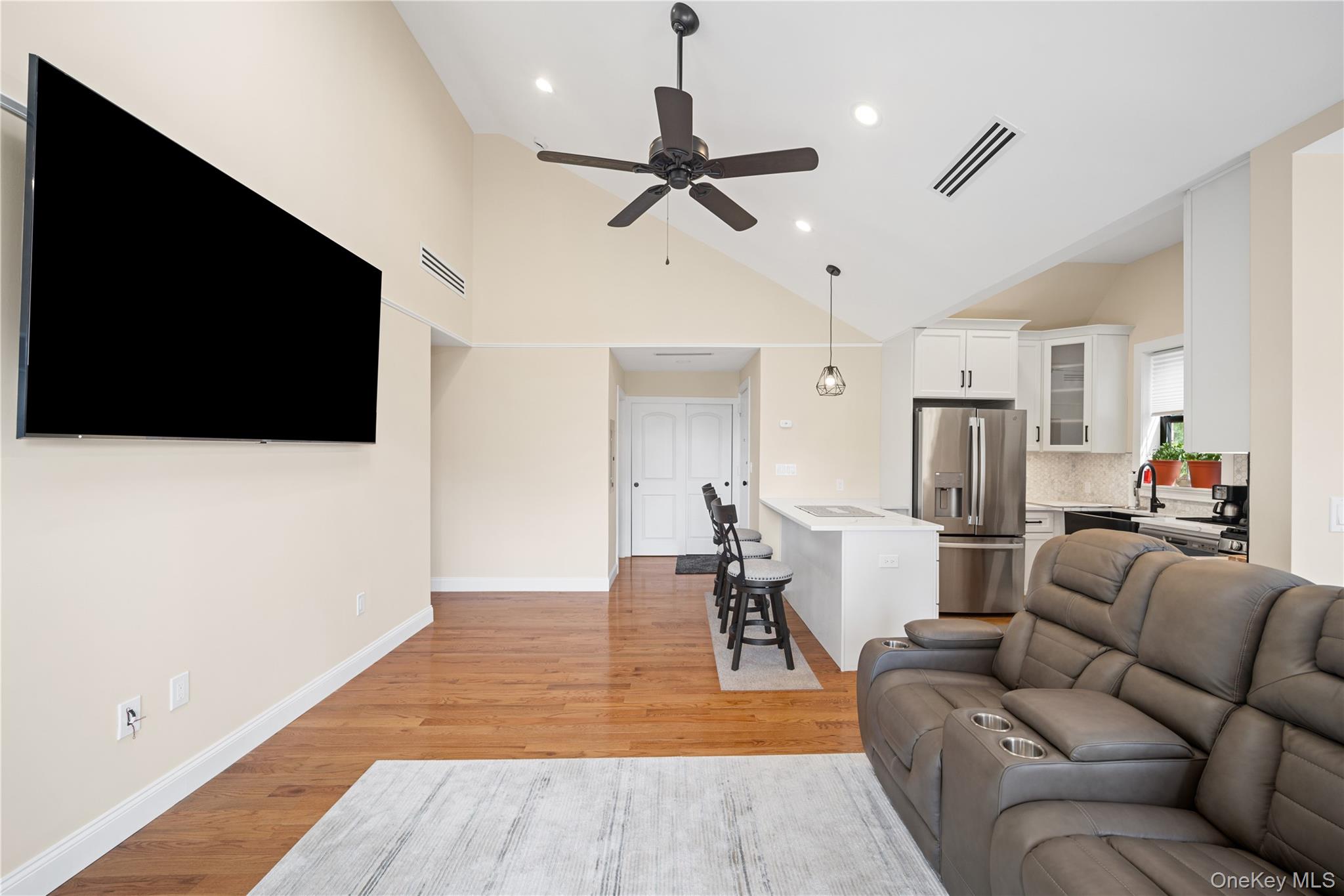 180 Davis Avenue, Unit 12A photo 7
