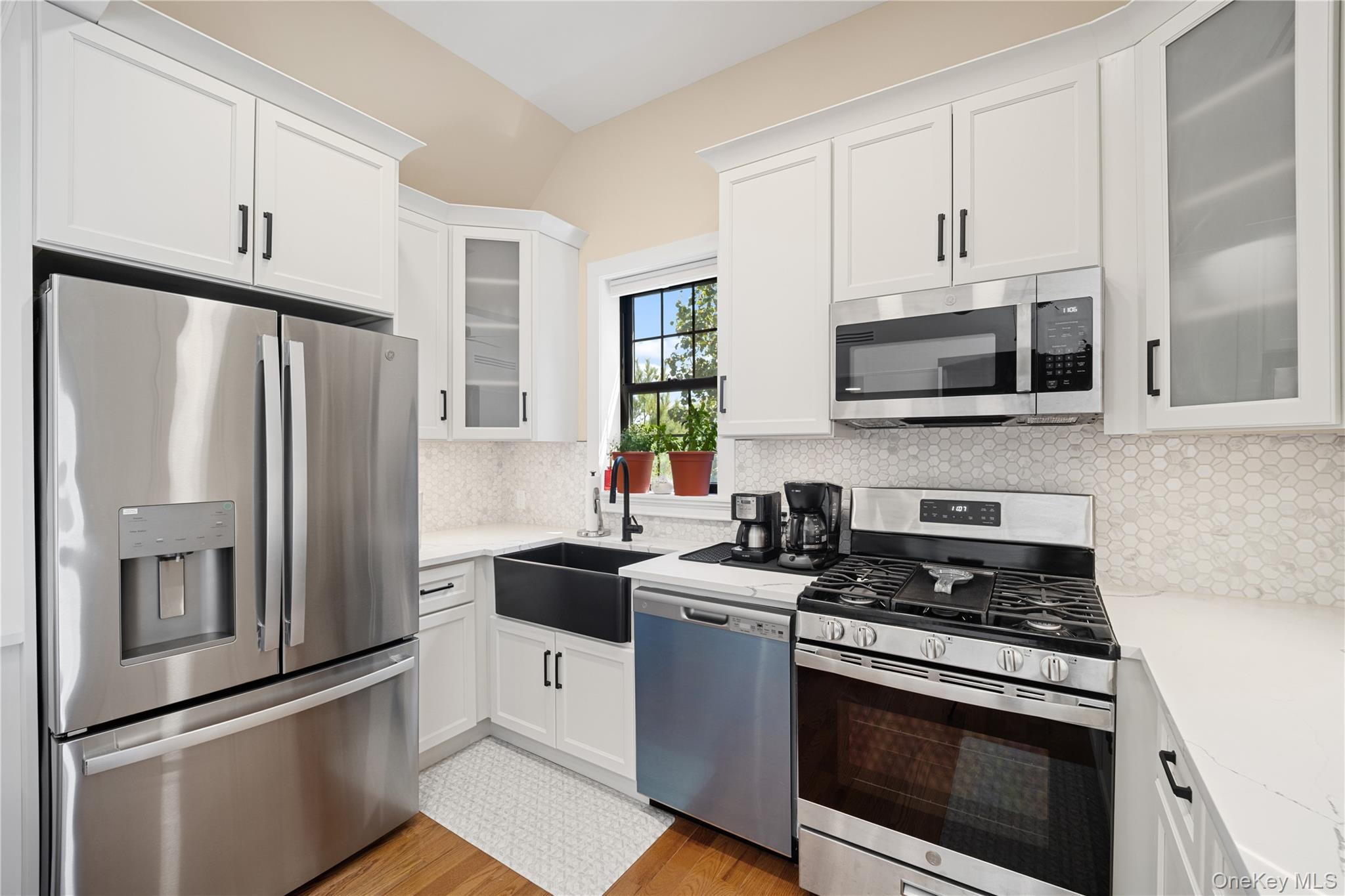 180 Davis Avenue, Unit 12A photo 10