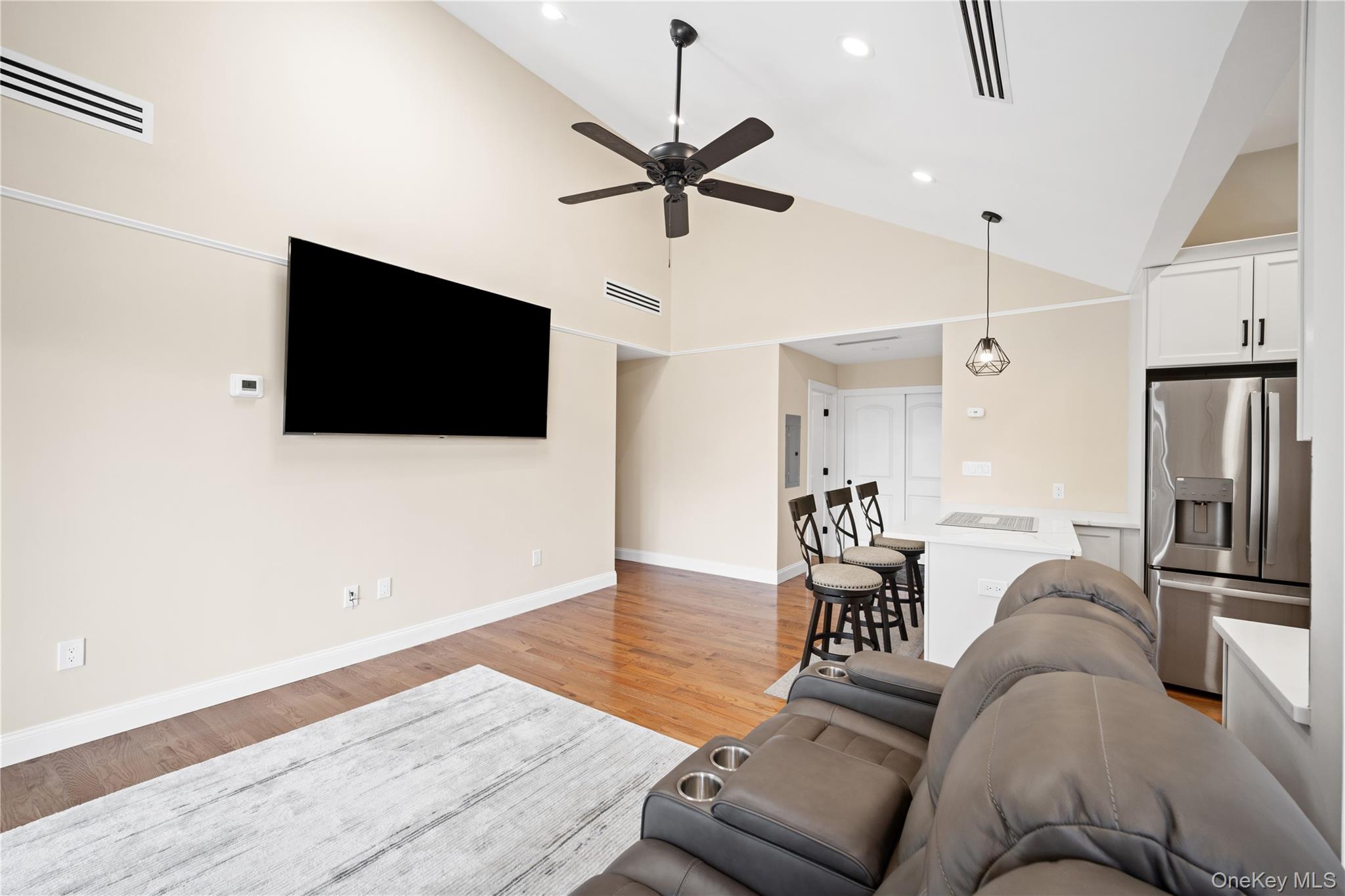 180 Davis Avenue, Unit 12A photo 6