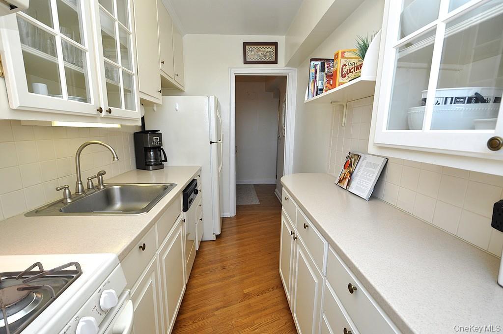 253 Garth Road, Unit 6F photo 13