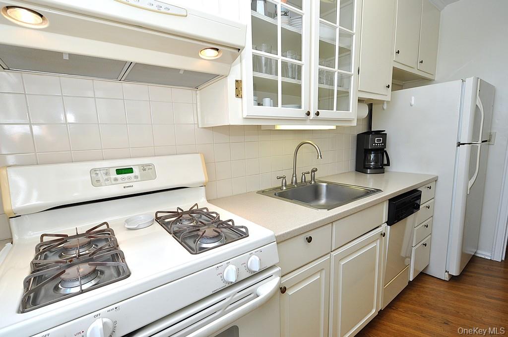 253 Garth Road, Unit 6F photo 12