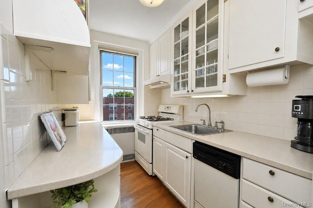 253 Garth Road, Unit 6F photo 2