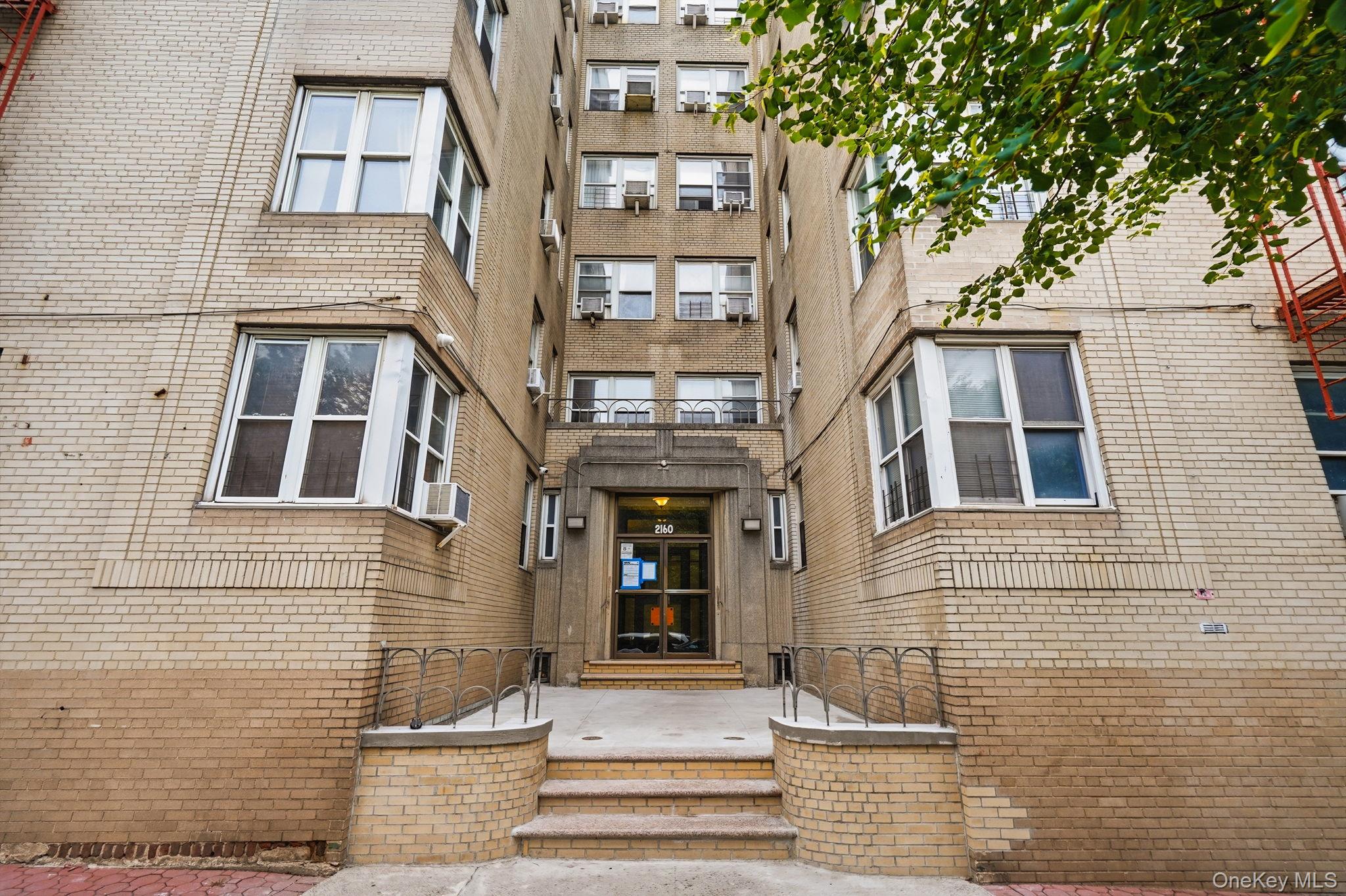 2160 Bronx Park East, Unit 6J photo 3