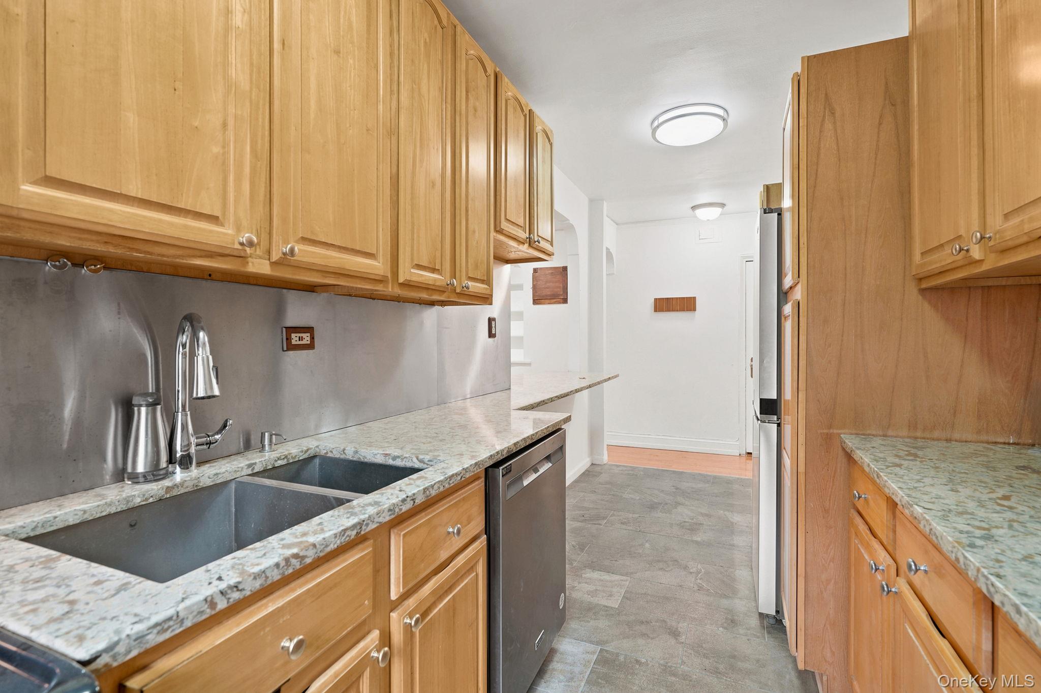 2160 Bronx Park East, Unit 6J photo 11