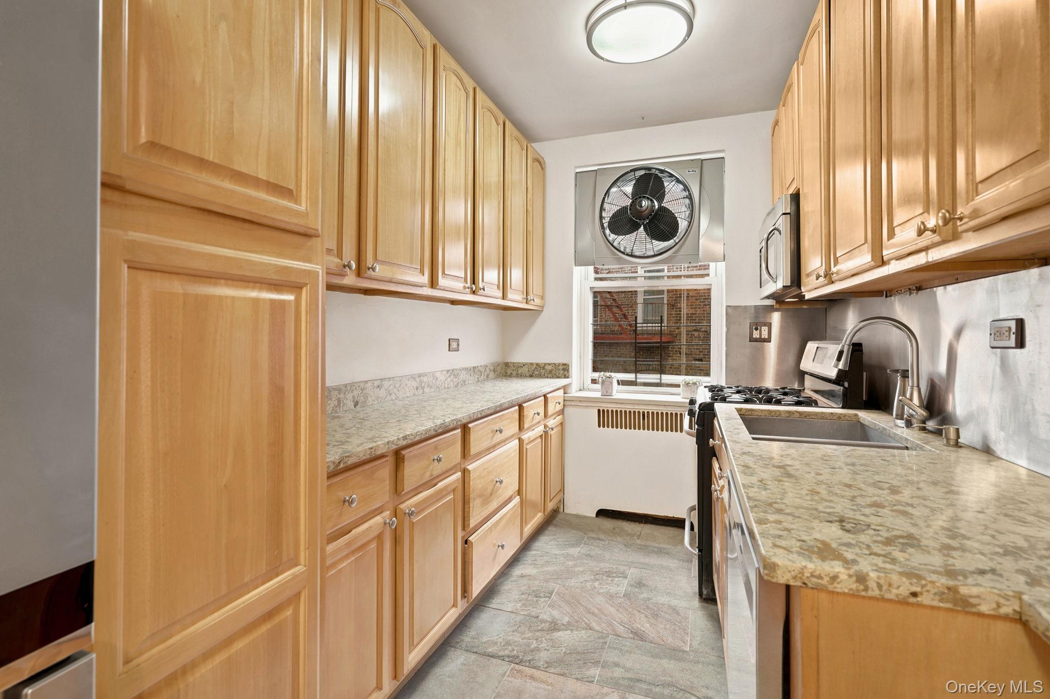 2160 Bronx Park East, Unit 6J photo 10
