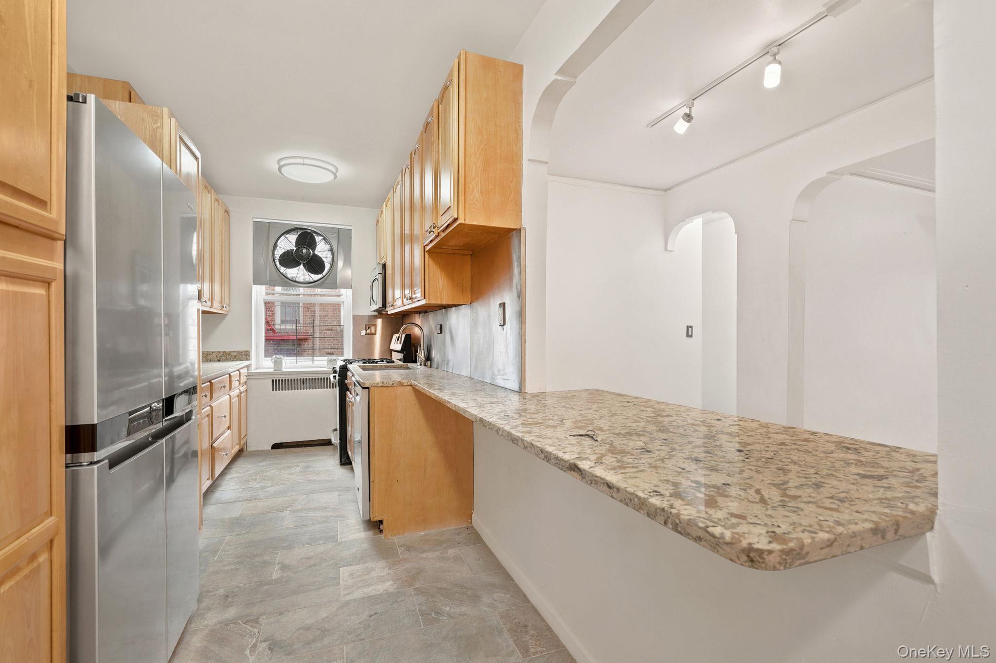2160 Bronx Park East, Unit 6J photo 12
