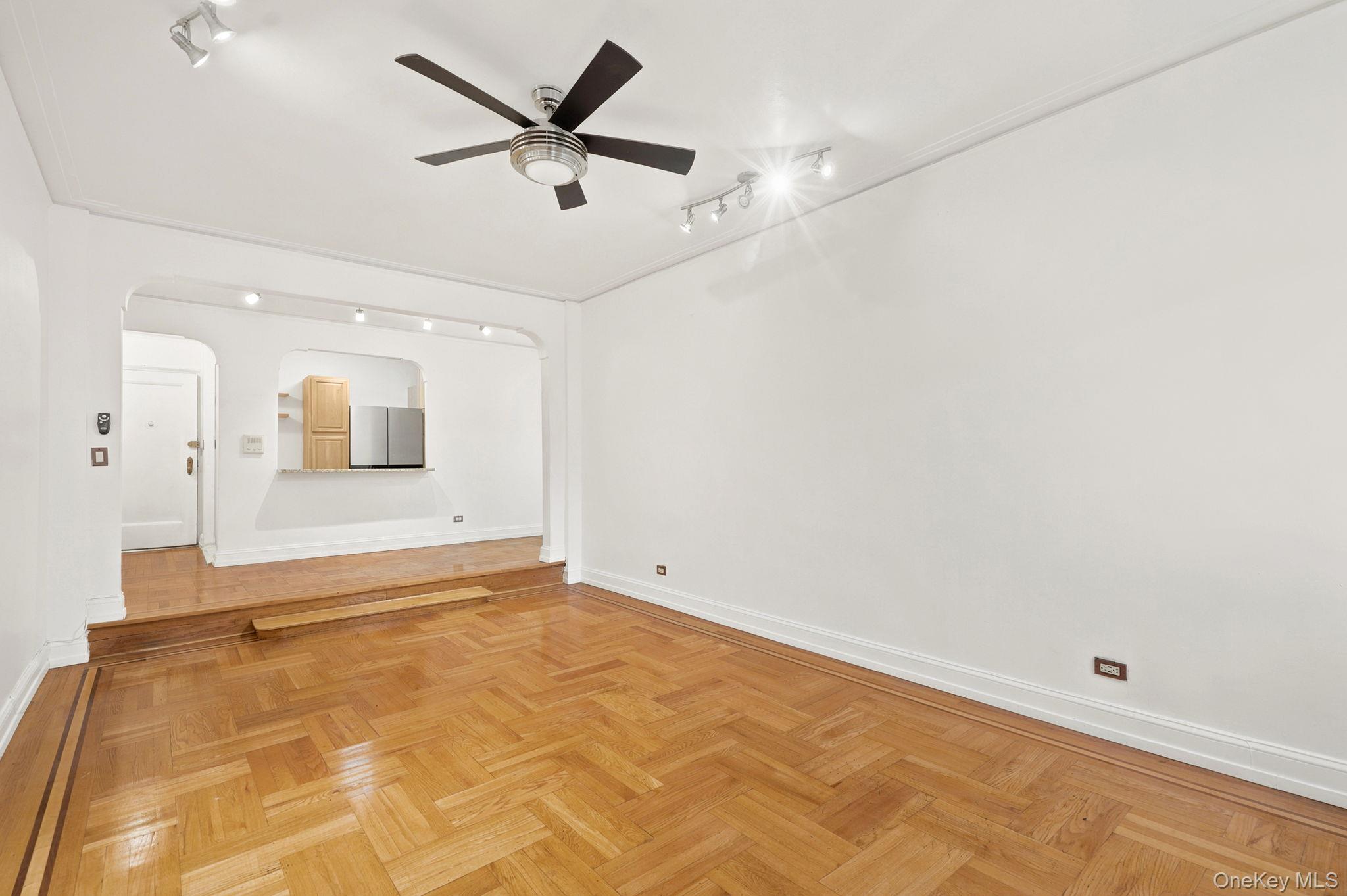 2160 Bronx Park East, Unit 6J photo 6