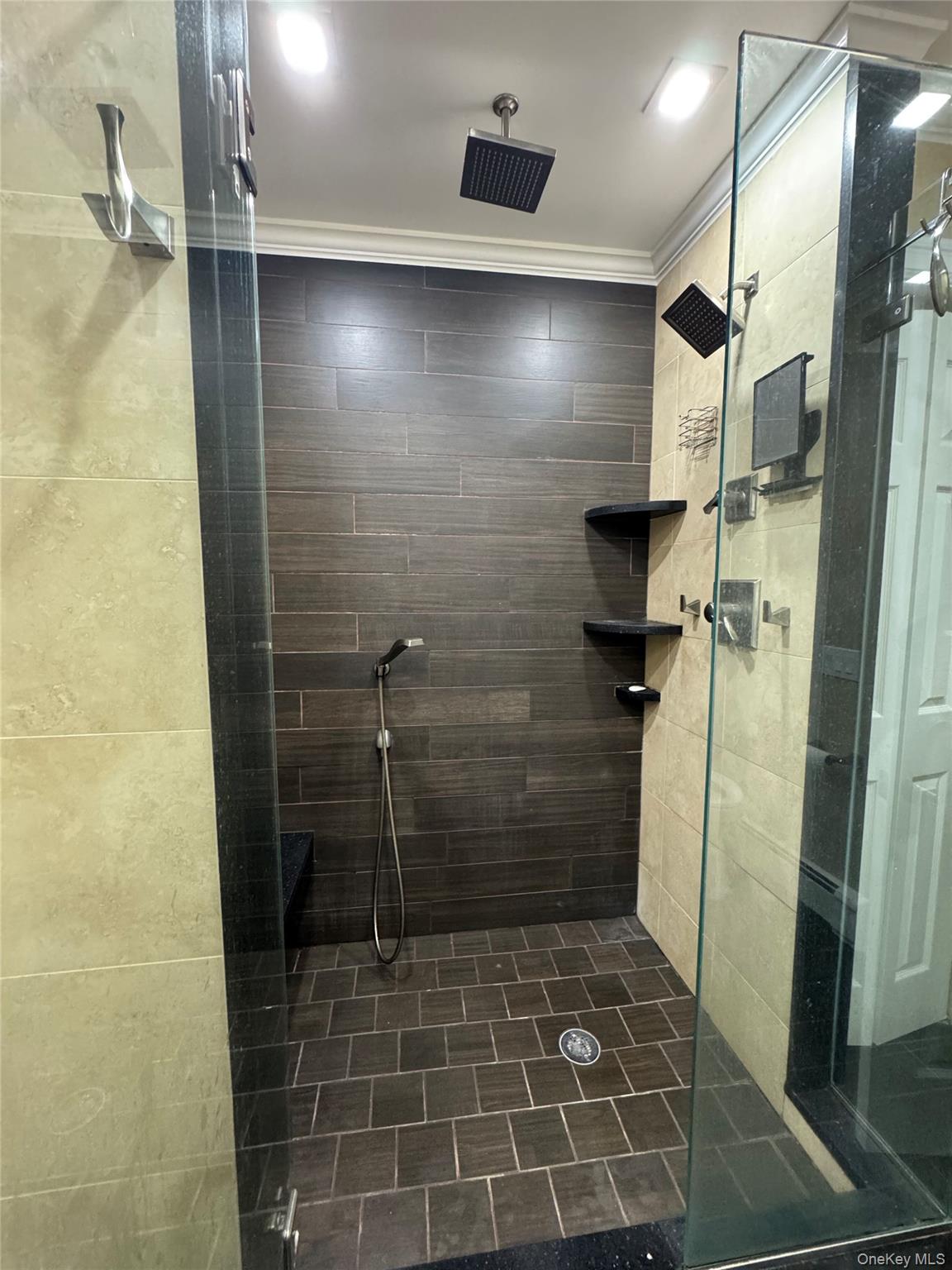 285 S Broadway, Unit D photo 15