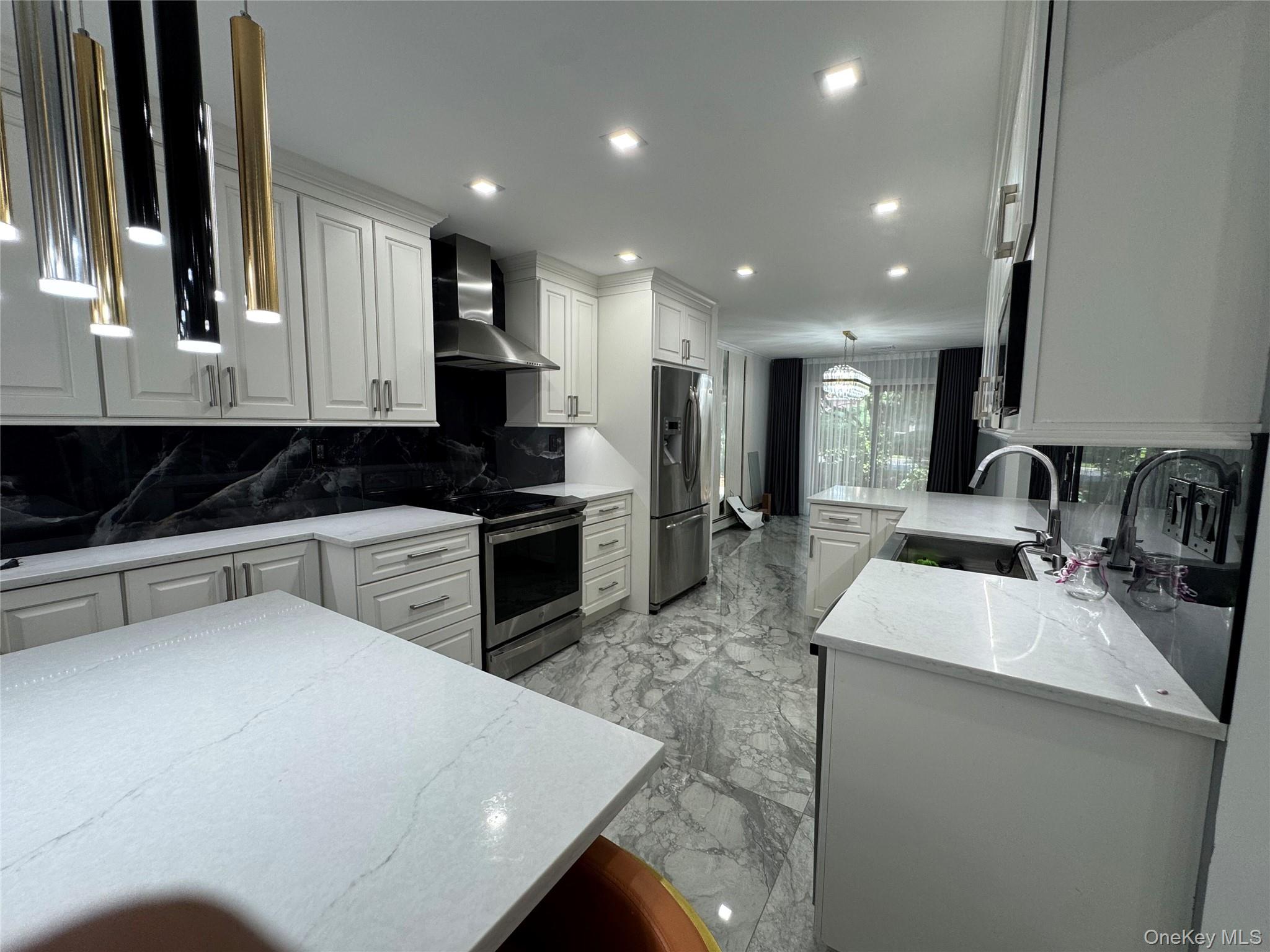 285 S Broadway, Unit D photo 4