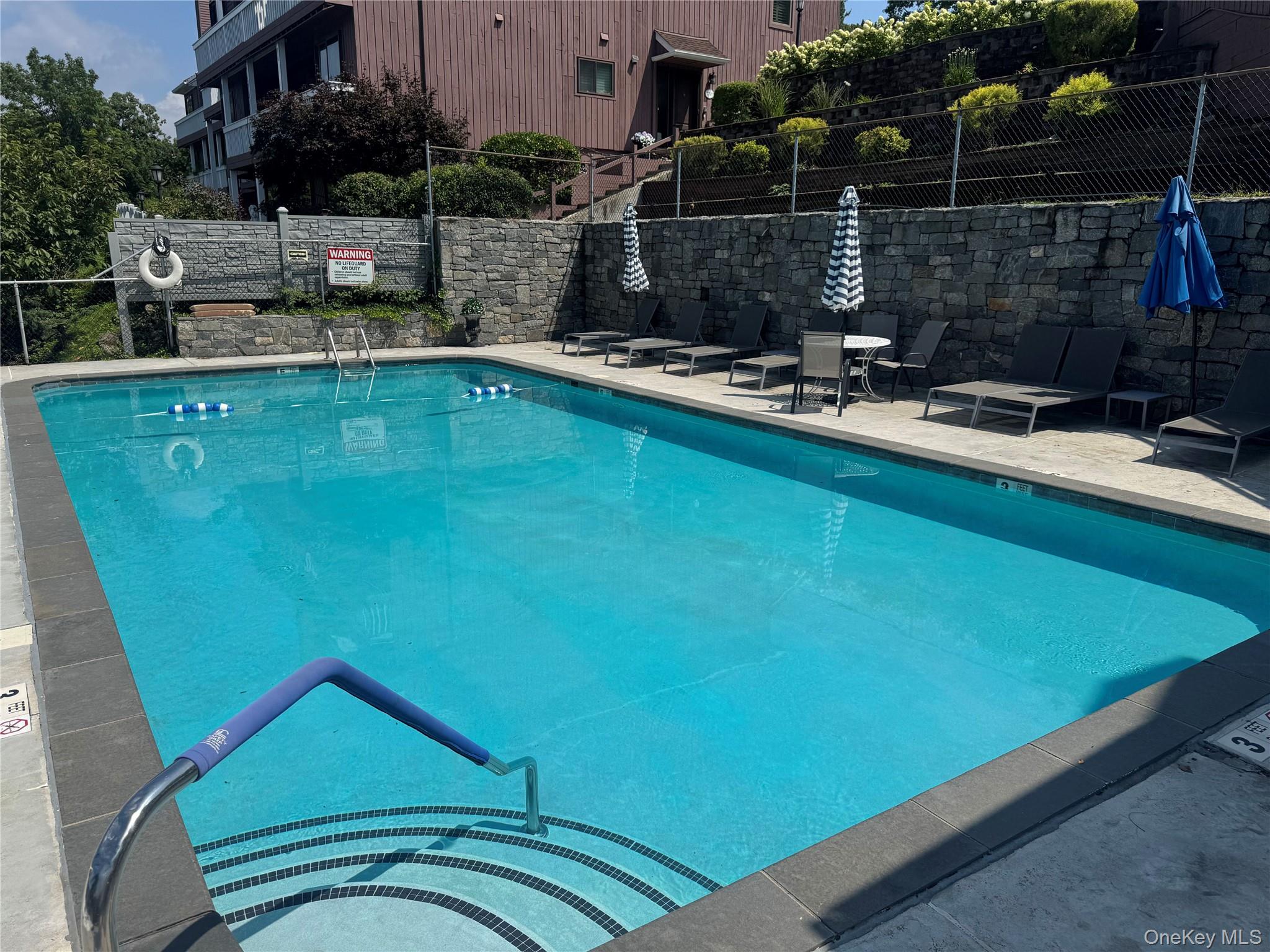 285 S Broadway, Unit D photo 2