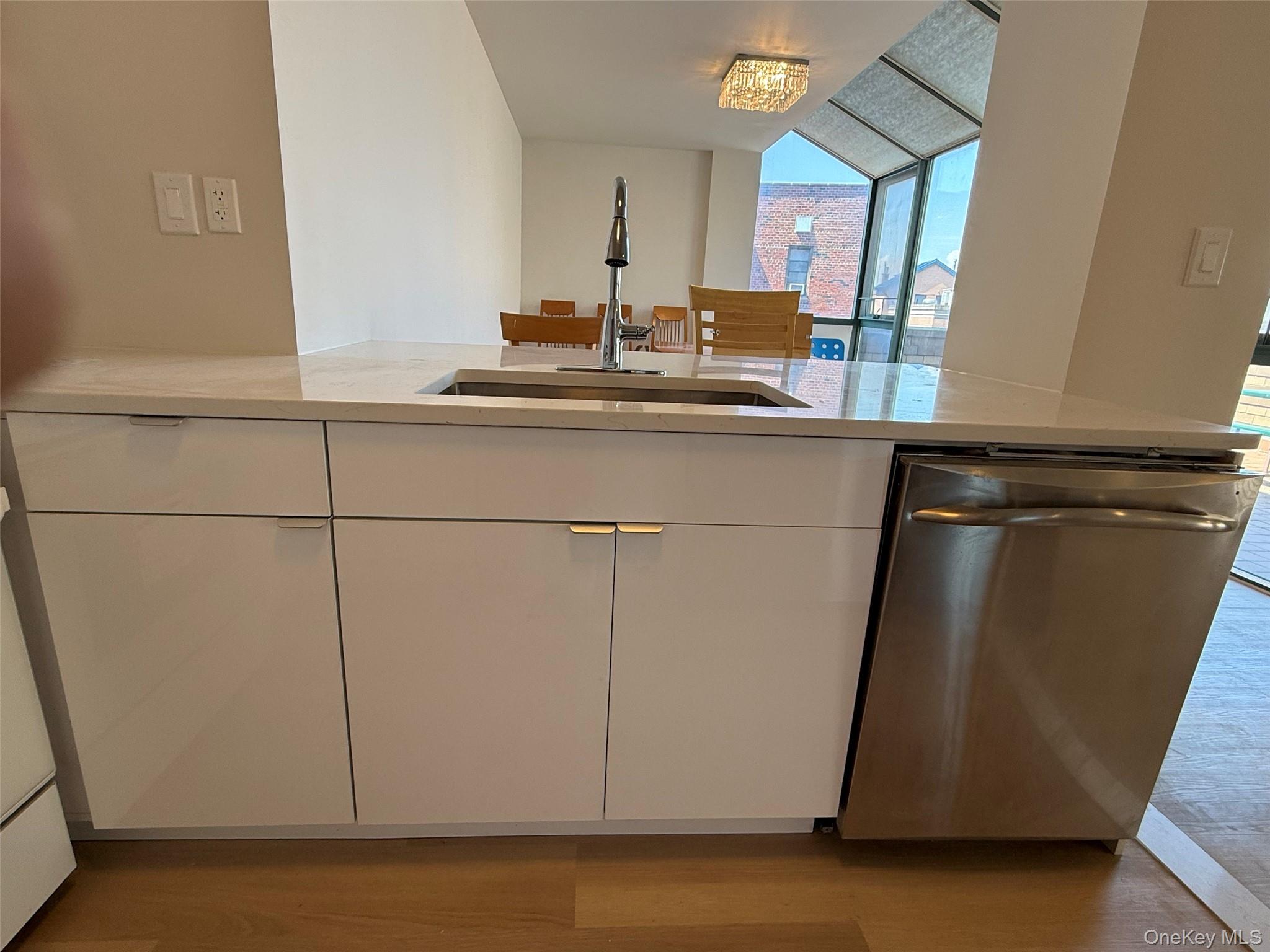 4231 Colden Street, Unit F7A photo 8