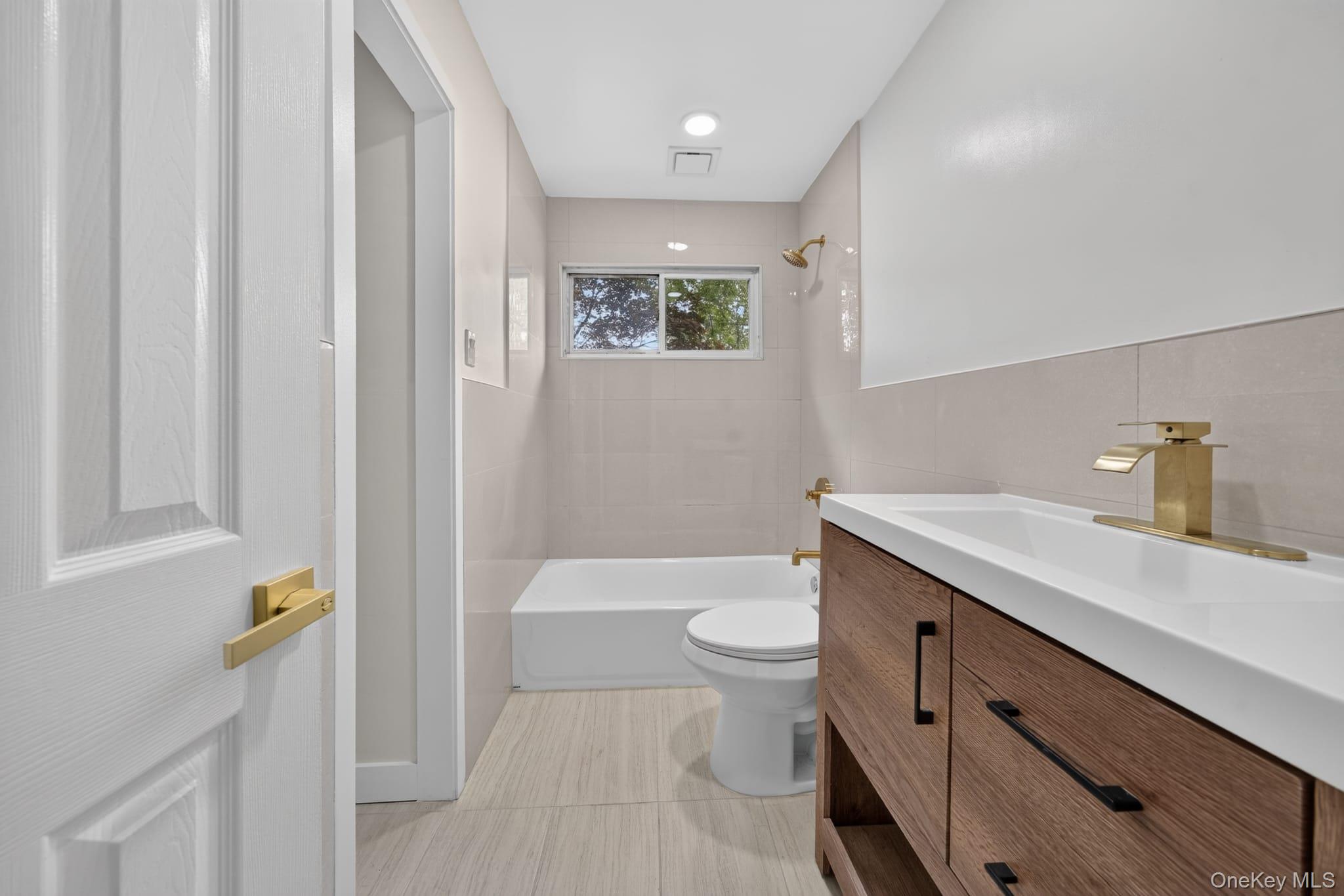 2602 Knickerbocker Avenue – For Sale photo 12