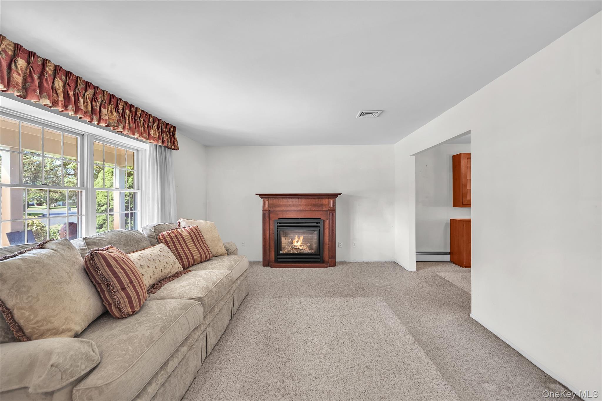 35 Royalston Lane – For Sale photo 31