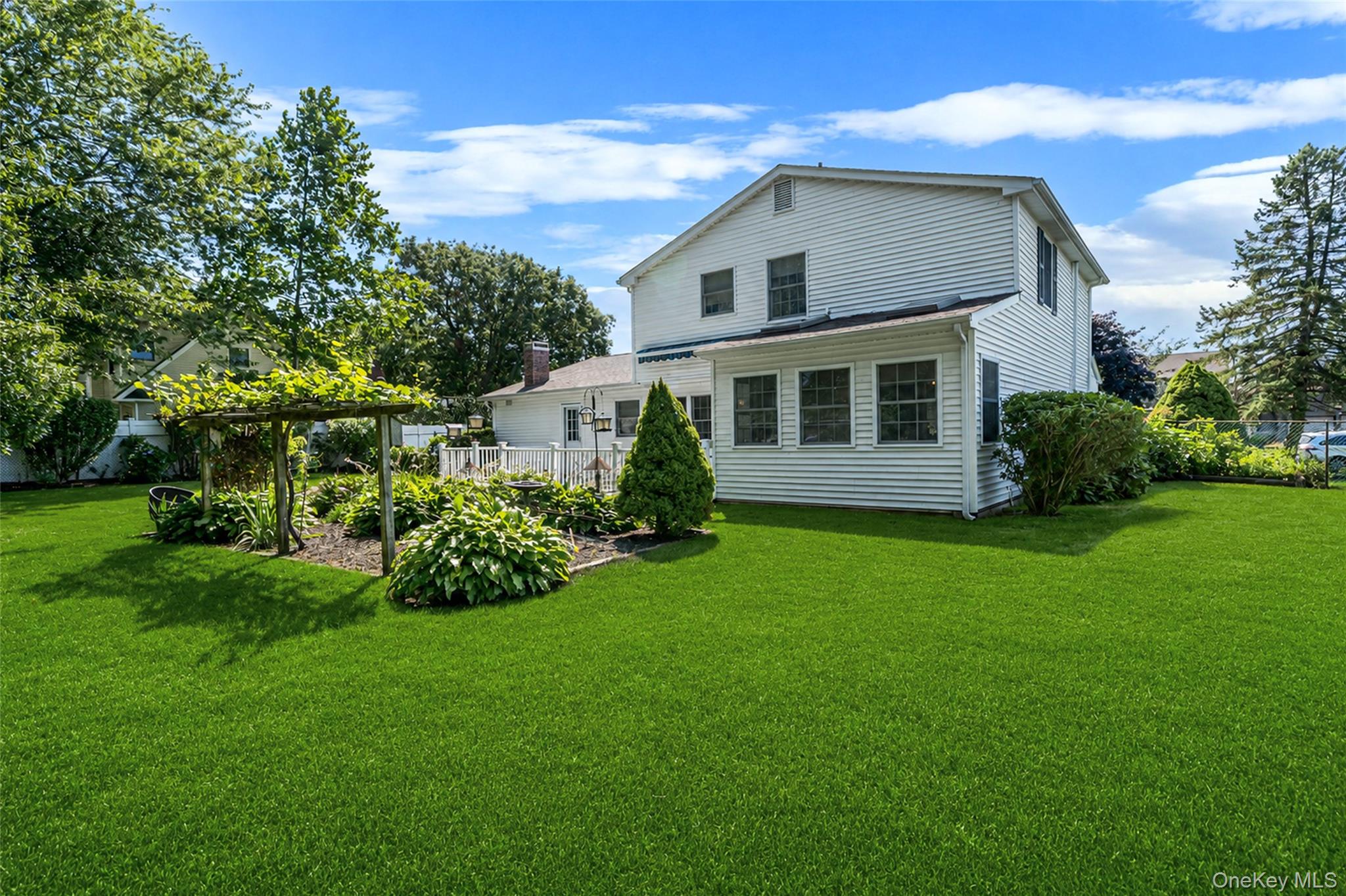 35 Royalston Lane – For Sale photo 3