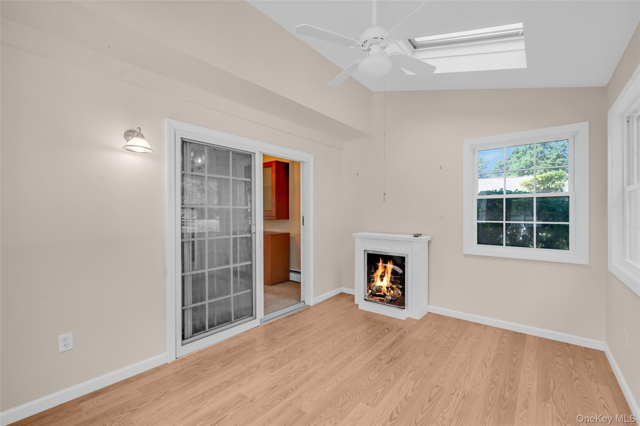 35 Royalston Lane – For Sale photo 25