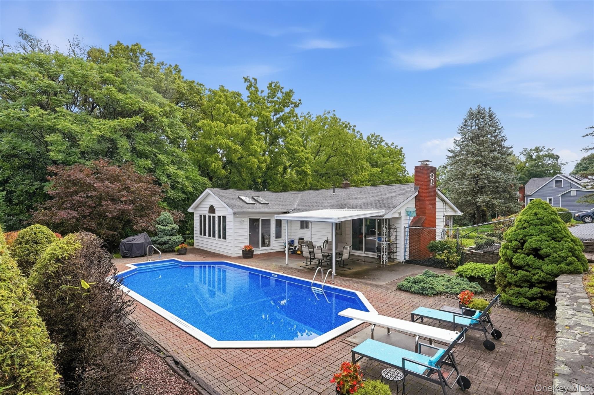 8 Boulder Road – For Sale photo 2