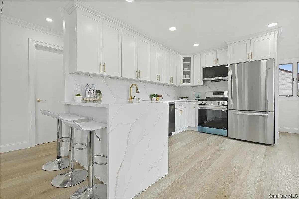 84 N Fordham Road – For Sale photo 3
