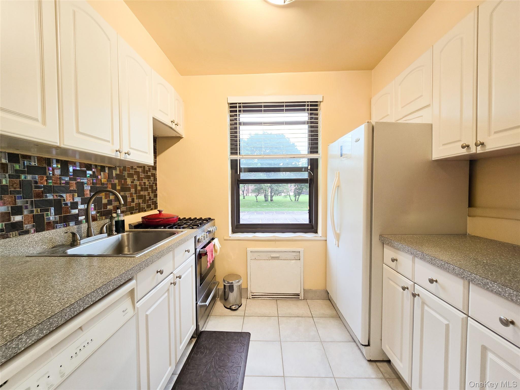 211-10 73rd Avenue, Unit 3D photo 3