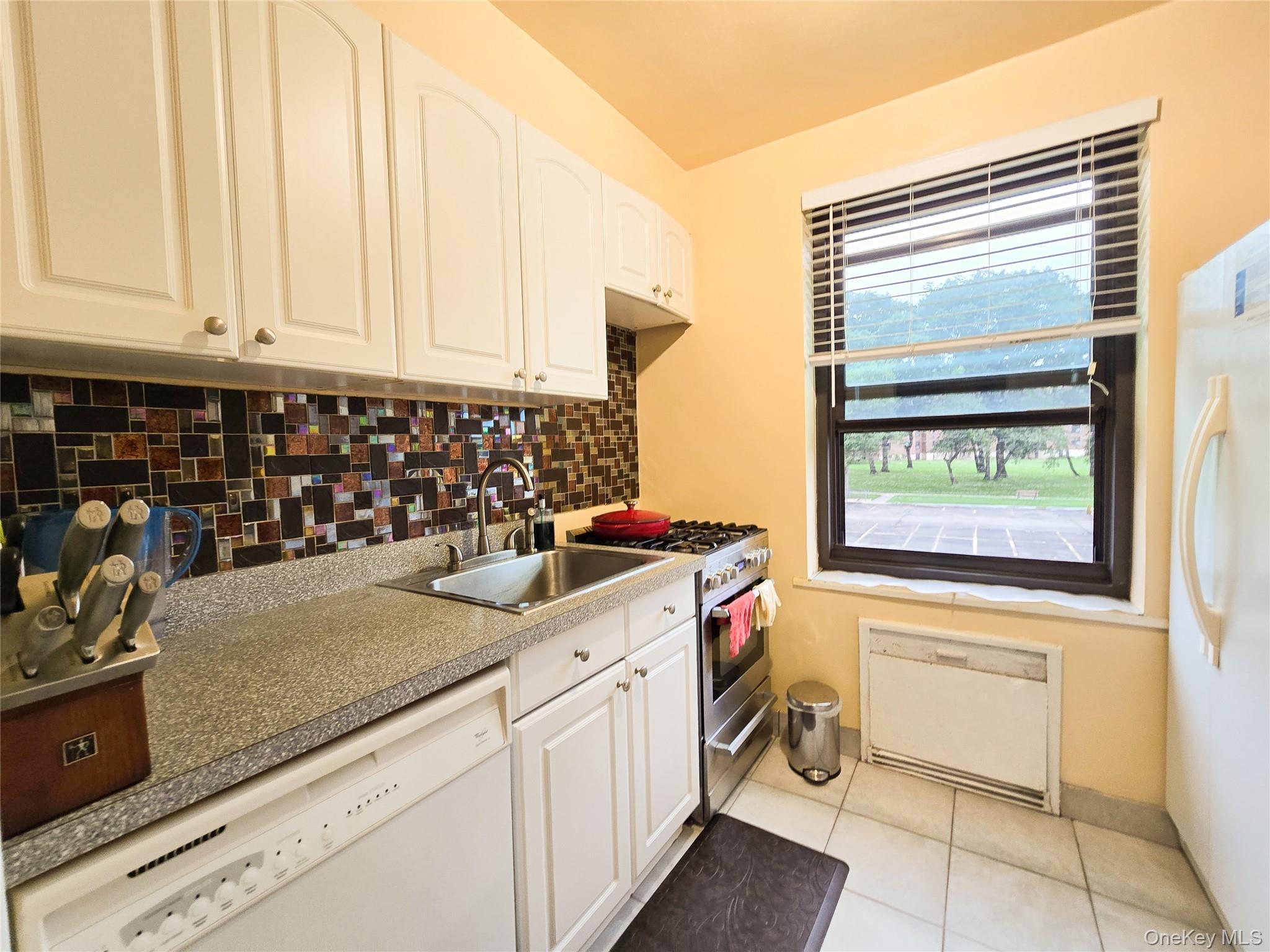 211-10 73rd Avenue, Unit 3D photo 4