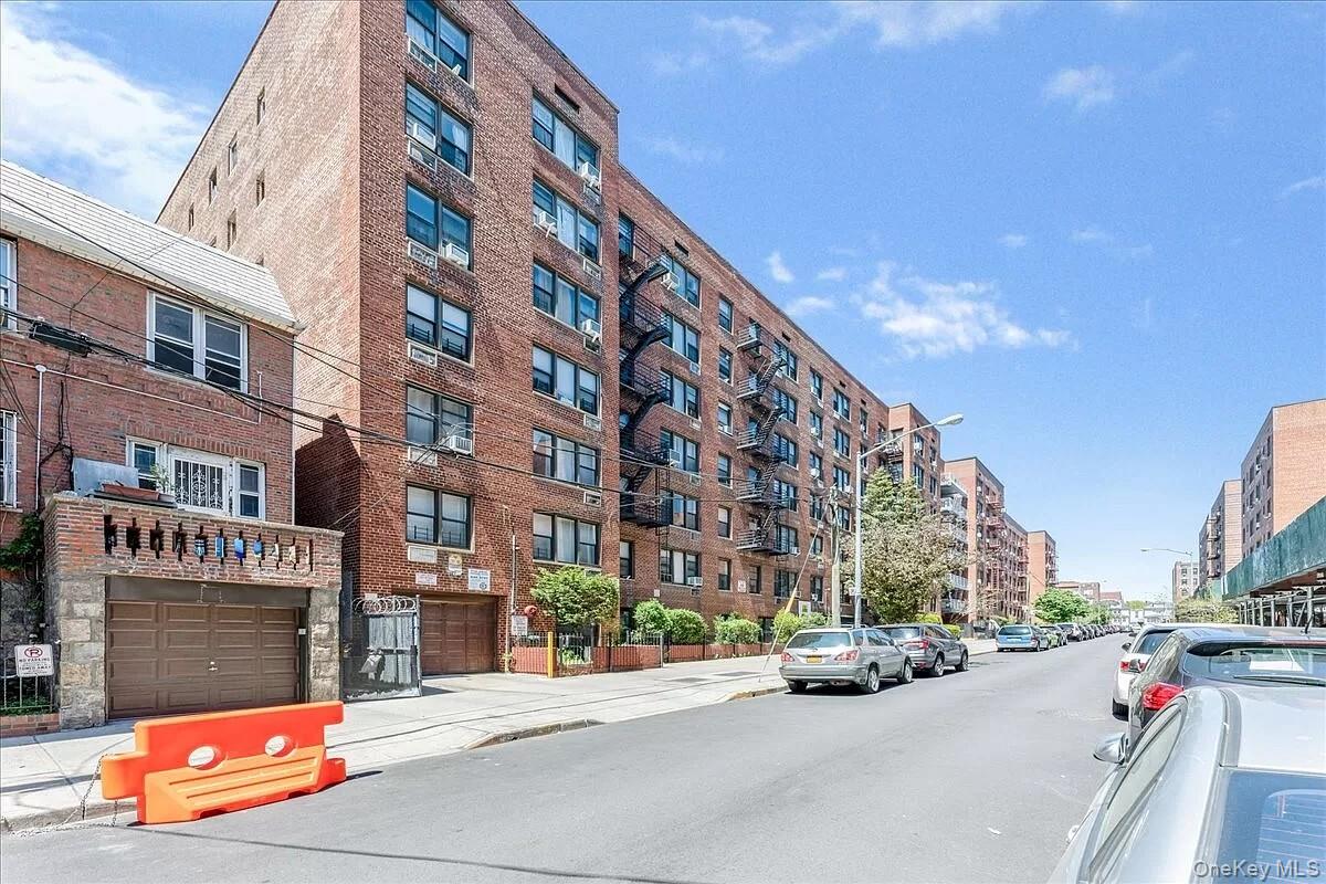 83-25 Vietor Avenue, Unit 5C